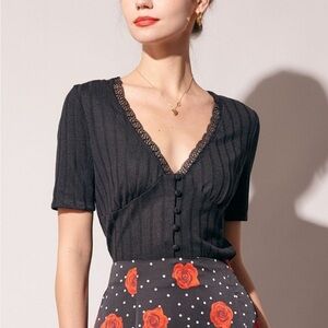 Rihoas The Ribbed Lace Trim Tee